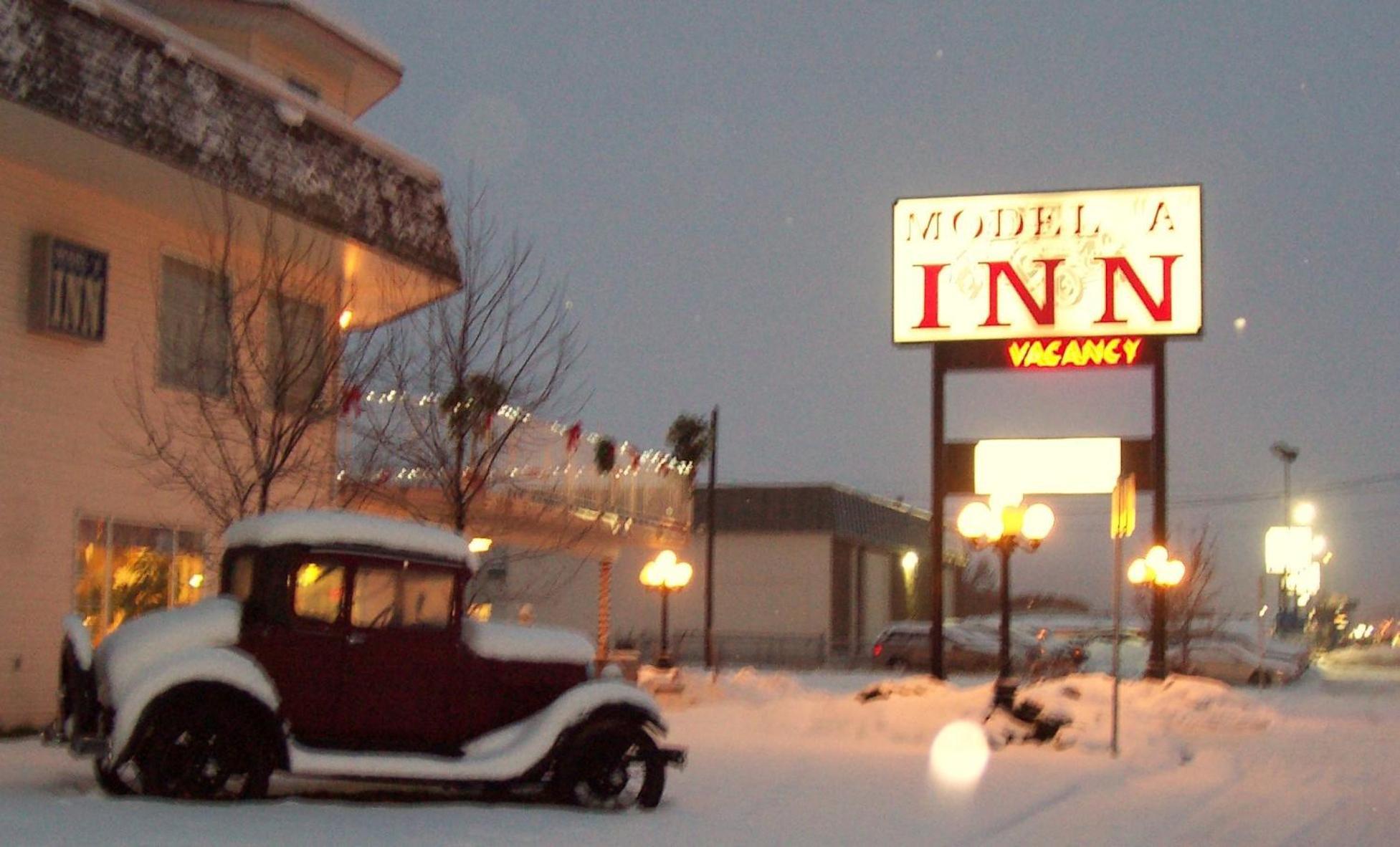 Motel Model A 2*